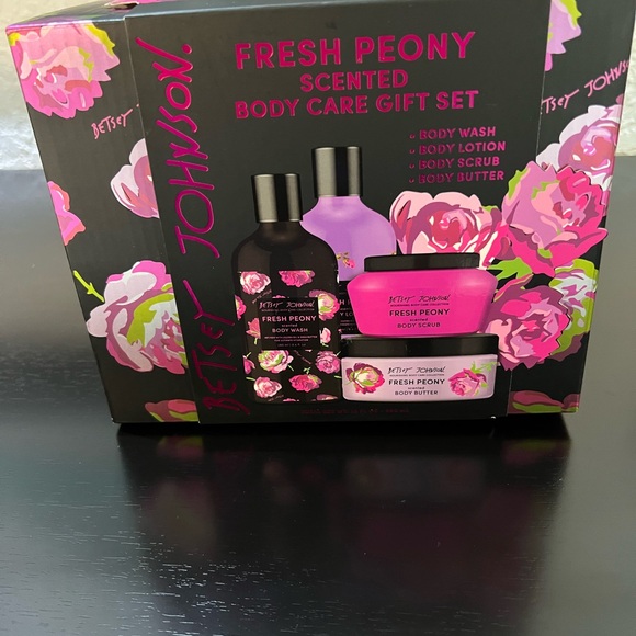 BETSEY JOHNSON NWT FRESH PEONY 4 pc BODY CARE SET - Picture 8 of 8